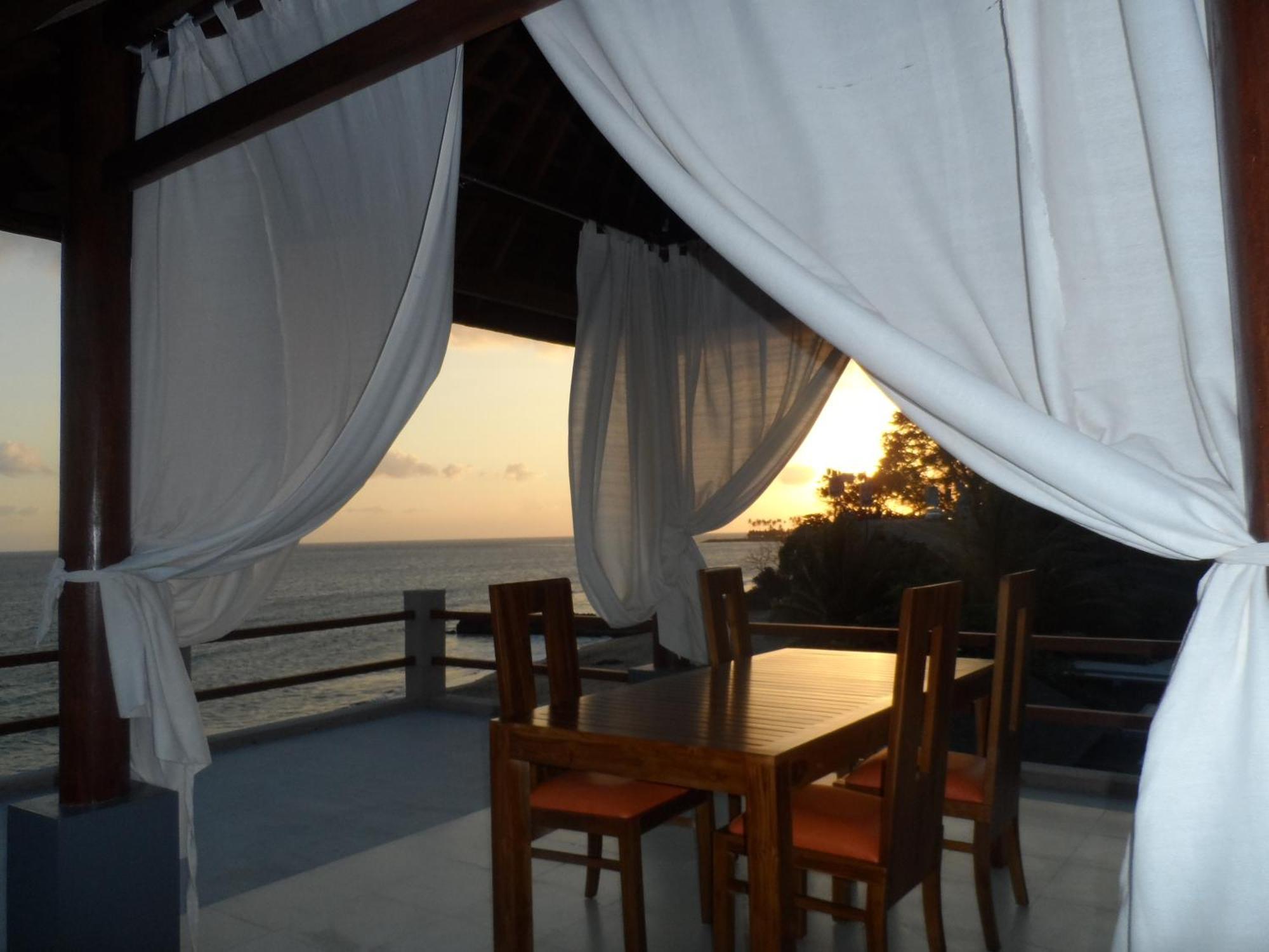 Cafe Alberto B And B Senggigi Exteriér fotografie